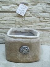 Cache pot imitation pierre brute (papier recyclé à 100%) par nos artisans LES/THI beault-sard CT (VENDU).
