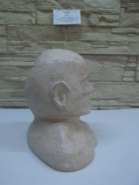 Tirelires  côté droit  "Collection de bustes imitation pierre sculpté LES/THI beault-sard artisans ML (papier & pots de plastique  recyclé à 100%)