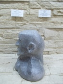 Tirelires  côté gauche "Collection de bustes imitation pierre sculpté LES/THI beault-sard artisans ML (papier & pots de plastique  recyclé à 100%)