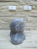 Tirelires côté droit "Collection de bustes imitation pierre sculpté LES/THI beault-sard artisans ML (papier & pots de plastique  recyclé à 100%)