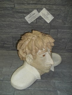 Tirelires  "Collection de bustes imitation pierre sculpté" côté droit LES/THI beault-sard artisans ML (papier & pots de plastique  recyclé à 100%)