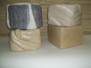 Caches pots imitations pierre brute (papier recyclé à 100%) par nos artisans LES/THI beault-sard.