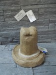 Dos tirelires "Collection de chapeaux" imitation pierre sculpté LES/THI beault-sard artisans CT (papier & pots de plastique recyclé à 100%)
